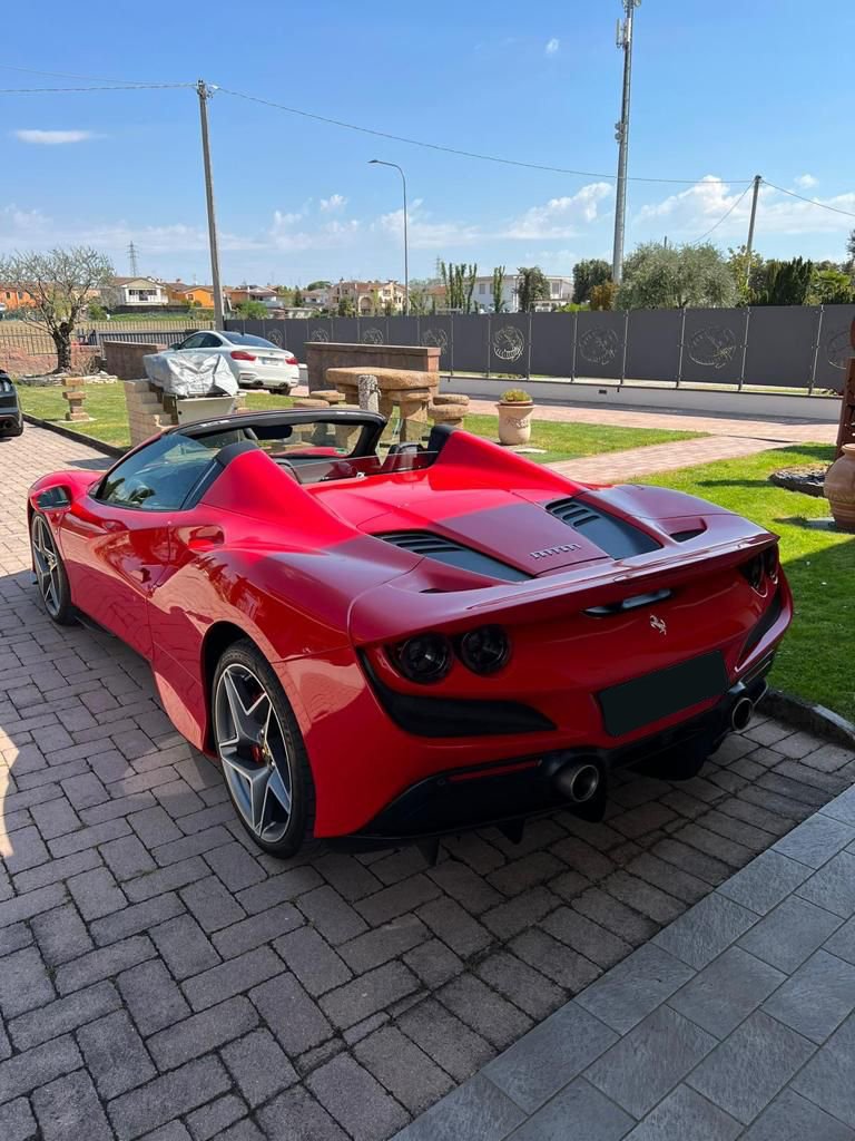 Ferrari F8 Spider — photo 3